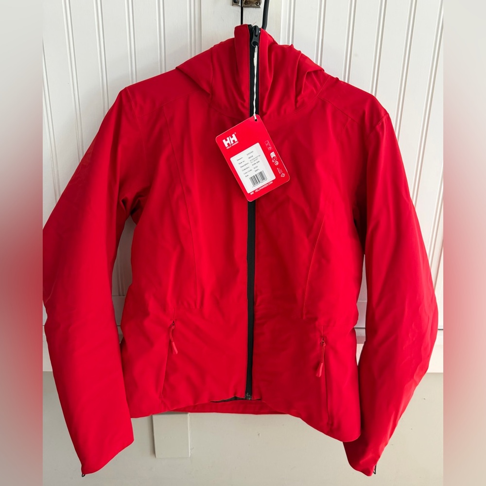 Women’s Helly Hensen Red Nora Short Puffy Ski Jacket in Medium. New with Tags